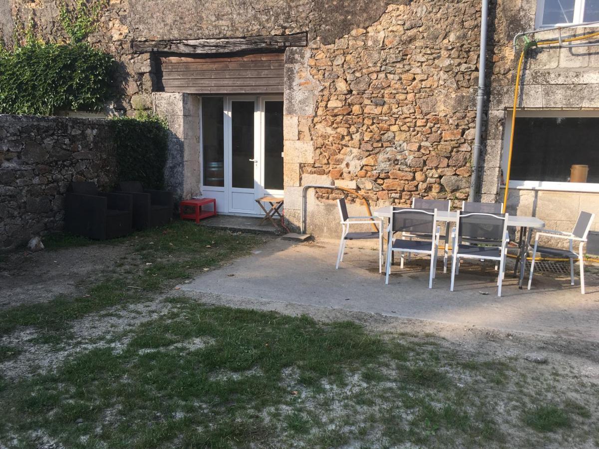 Ferme Gite Equestre En Charente Confolens Buitenkant foto