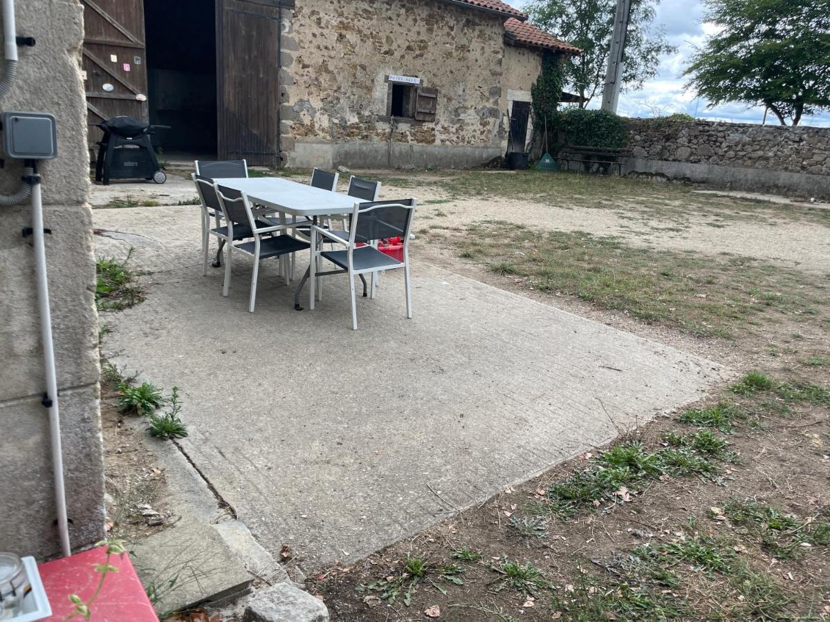 Ferme Gite Equestre En Charente Confolens Buitenkant foto